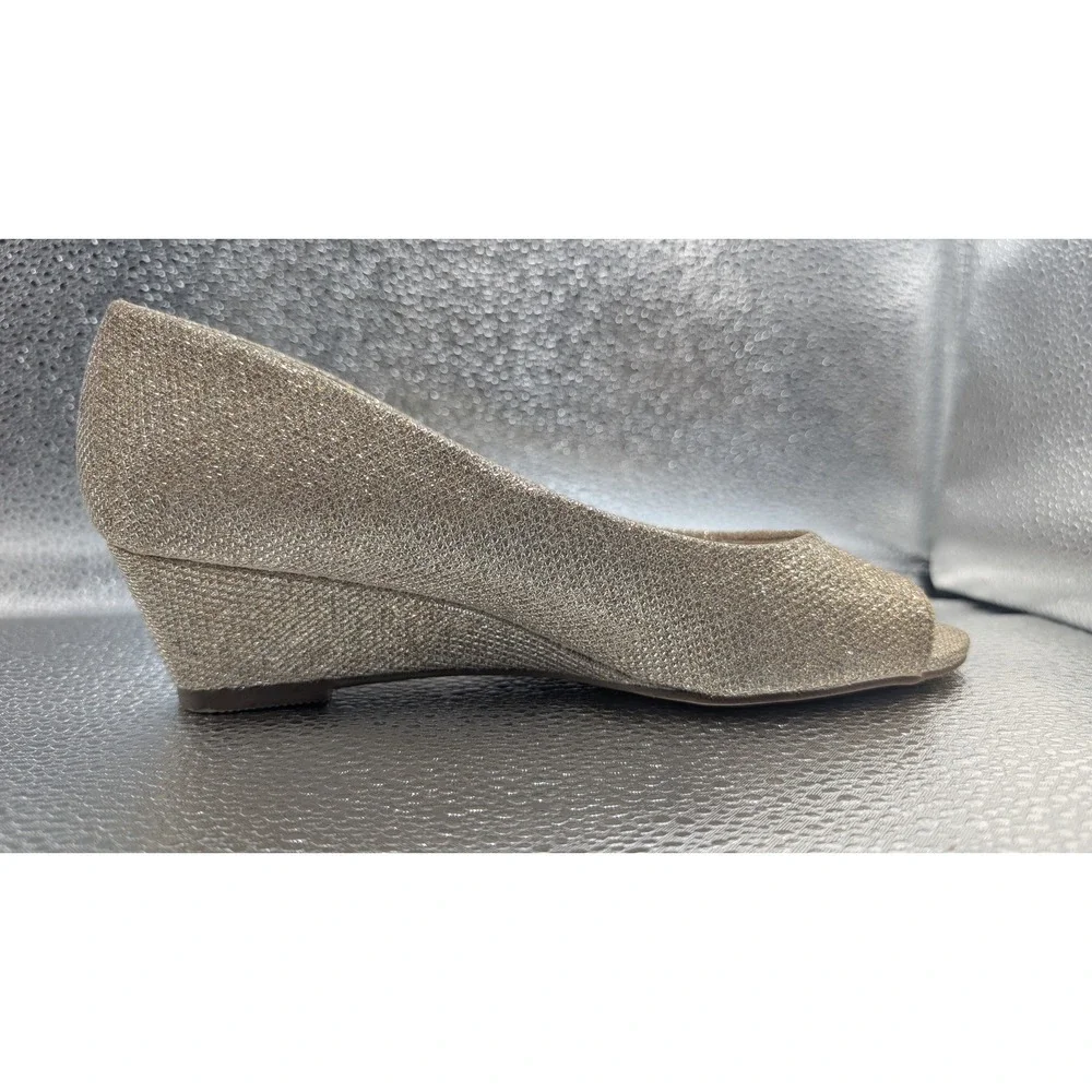Kelly & Katie Cilasa Gold Glitter Peep Toe Wedge Pumps Women Size 6 Evening Shoe